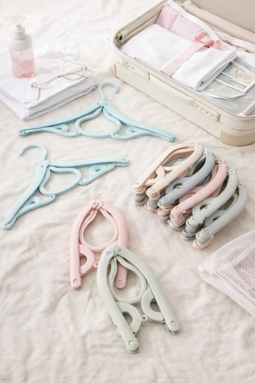 Pack of 30 Folding Clothes Hangers With Slots - Zovio